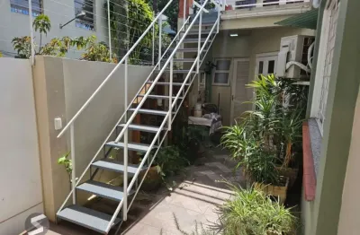 Apartamento com 2 dormitórios e 69m² de área privativa no Bairro Auxiliadora