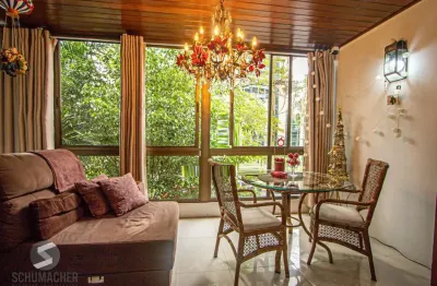 Apartamento mobiliado com 4 quartos, hidromassagem e 2 vagas -254 m²- petrópolis