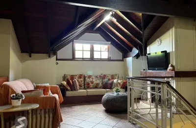 Cobertura duplex com 2 suítes e uma vaga para comprar em gramado.