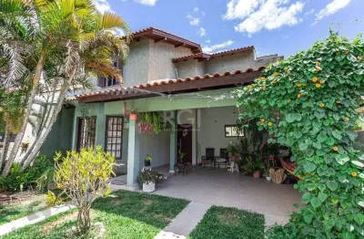 Casa com 4 quartos à venda na Rua Jayme Saul de Borba, 108, Espírito Santo, Porto Alegre
