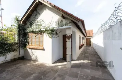 Casa com 2 quartos à venda na Rua Porto Calvo, 240, Ipanema, Porto Alegre