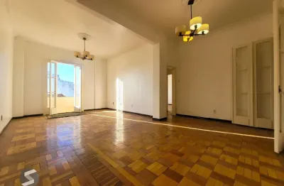 Excelente apartamento 2 dormitórios com vista espetacular e sacada na rua :dr. barros cassal .