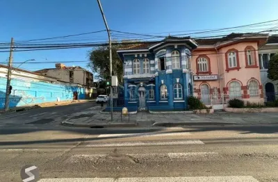 Casa para Venda - 205.27m², 2 dormitórios, 6 vagas - Partenon