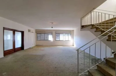 Vendo excelente cobertura com vista cinematografia, no bairro floresta.