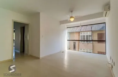 Apartamento com 3 dormitórios e 1 vaga de garagem no bairro azenha.