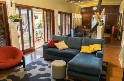 Casa com 3 quartos à venda na Rua Capão da Canoa, 445, Ipanema, Porto Alegre