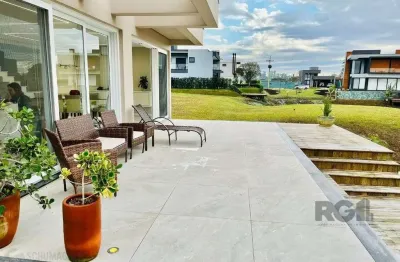 Casa para comprar com 3 suítes em lote molhado no península ponta da figueira