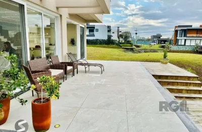 Casa para comprar com 3 suítes em lote molhado no península ponta da figueira