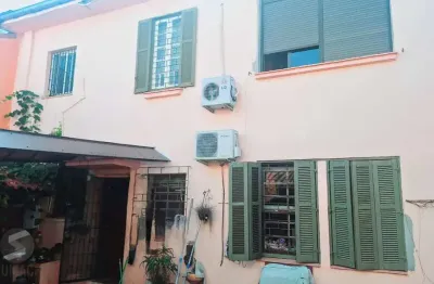 Comprar para reformar. casa com 5 quartos no bairro petrópolis!