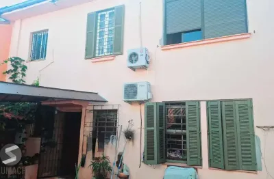 Comprar para reformar. casa com 5 quartos no bairro petrópolis!