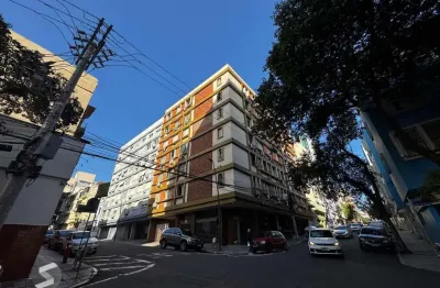 Apartamento no centro histórico de porto alegre – 2 dormitórios e 2 banheiros, dependência e elevador.