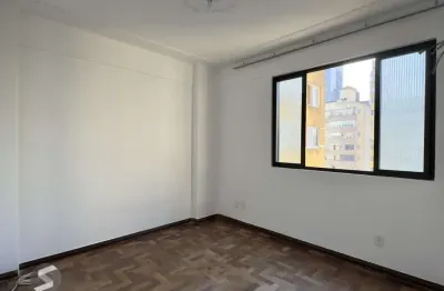 Apartamento 2 dormitórios totalmente reformado no centro histórico