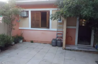Casa 02 dormitórios com 02 vagas, no bairro hípica, em porto alegre rs.