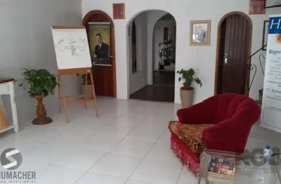 Casa comercial ou residencial com 2 pisos,,próximo av.cristovão colombo