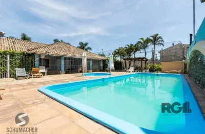 Casa em condomínio fechado no humaitá de 3 dormitórios 2 vagas e infra