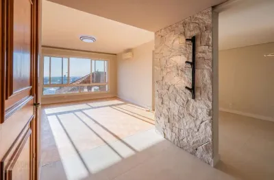 Apartamento com 3 suítes com vista e totalmente reforamdo no moinhos de vento