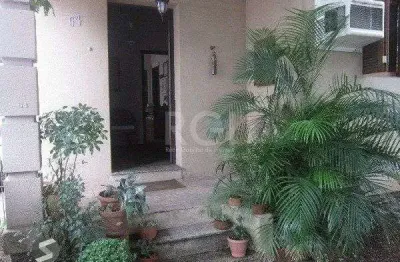 Casa para venda - 137m², 1 dormitório, sendo 1 suites, 4 vagas - floresta