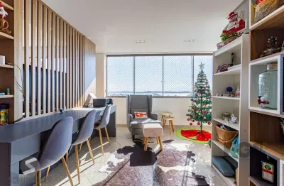 Cobertura duplex com 3 quartos, 2 deles suíte e 2 vagas de garagem no bairro tristeza em porto alegre.