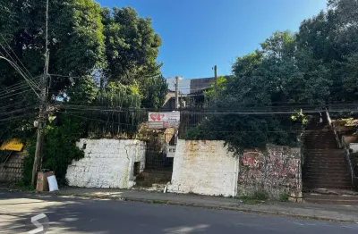 Terreno de 326m², com 02 casas de madeira em excelentes condições, passo d'areia