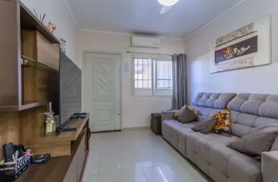 Casa sobrado, 2 dormitórios, 66m² privativos, no jardim leopoldina, porto alegre