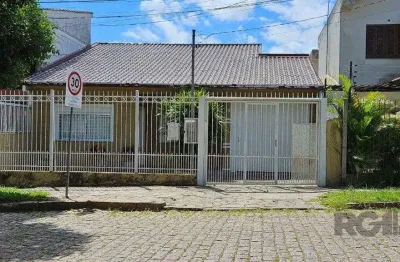 Casa 3 dormitórios, 5 vagas, 155 m² área construída, terreno 300m², nonoai.