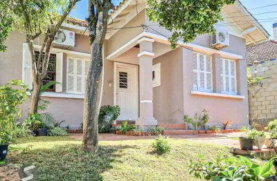 Casa com 3 quartos à venda na Rua Caracas, 171, Jardim Lindóia, Porto Alegre
