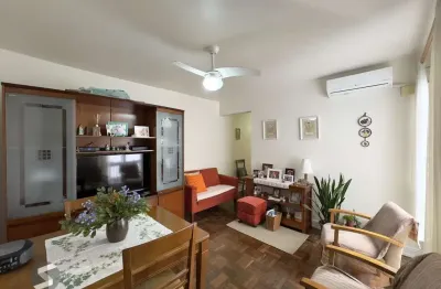 Apartamento 2 dormitórios com peças amplas no centro histórico