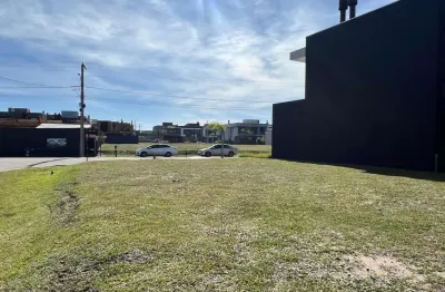Lote de 314 m2 a venda no condomínio sunset em xangri-lá.