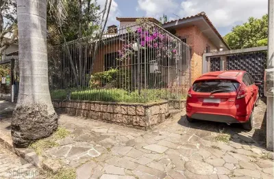 Casa com 4 quartos à venda na Rua Professor Fernando Carneiro, 168, Três Figueiras, Porto Alegre