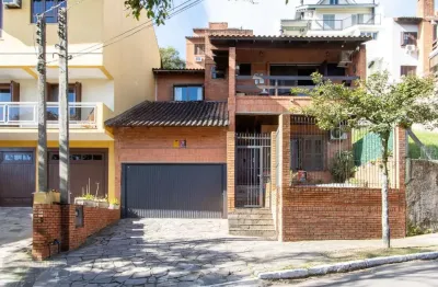 Casa com 5 quartos à venda na Rua Fernando Osório, 649, Teresópolis, Porto Alegre