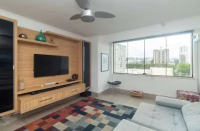 Apartamento mobiliado com 76m², 2 dormitórios e sol da manhã no bairro floresta