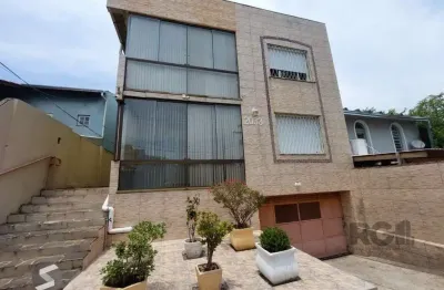 Apto 02 dormitórios amplas peças - 01 vaga escriturada no bairro tristeza