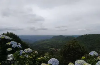 Terreno de 800m² no loteamento Vale dos Pinheiros, em Gramado, RS