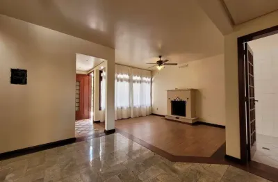Casa com 4 quartos à venda na Rua Tupanciretã, 93, Passo da Areia, Porto Alegre