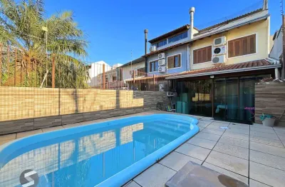 Residência com 4 dormitórios sendo 1 suites no bairro guarujá.