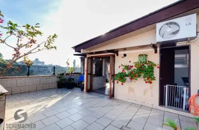 Ótima cobertura, 2 dormitórios e 1 dependência de empregada e 1 vaga coberta.