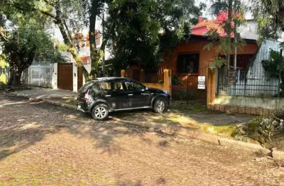 Casa na rua marista, partenon, com 11,00 de frente por 23,00 de frente a fundos