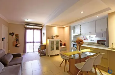 Vende cobertura: piso inferior: 02 dormitórios, 02 banheiros, living 2 ambientes, cozinha americana.