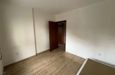 Apartamento de 2 quartos, churrasqueira, lareira e garagem no bairro bela vista