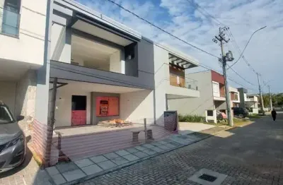 Casa em condomínio fechado pateo verde, 3 suítes sendo 1 master com sacada e 2 vagas de garagem