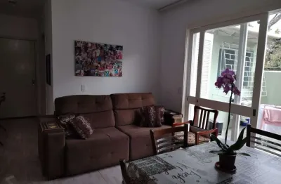 Apartamento garden, 2 dormitórios, 1 suíte, e 1 vaga de garagem coberta.