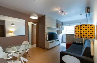 Apartamento com 2 dormitórios (reversível para 3) e 1 vaga escriturada à venda no coração de Ipanema