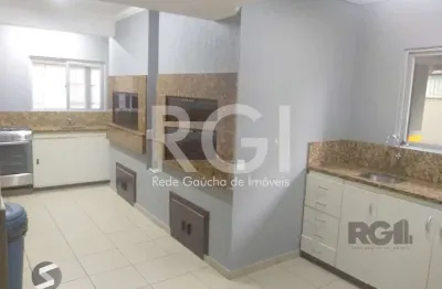 Apartamento 2 quartos, 2 banheiros e garagem na cidade baixa.