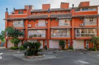 Casa em condomínio fechado no bairro vila assunção de porto alegre/rs