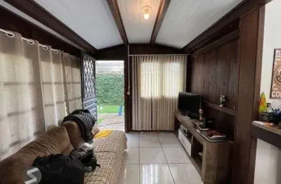 Casa com 3 quartos à venda na Avenida Guarujá, 229, Guarujá, Porto Alegre