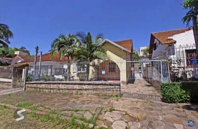 Casa 3 dormitórios , sala 02 ambientes, banheiros, cozinha, churrasqueira, em terreno 12x30, super ensolarada , ventilada , de fácil acesso as avenidas e conveniências do bairro . vale a pena conferir