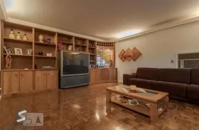 Casa com 04 dormitórios no bairro chacara das pedras porto alegre