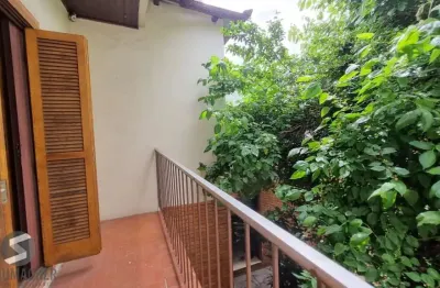 Casa estilo sobrado para venda de 3 dormitórios com 2 vagas de garagem no bairro cidade baixa em porto alegre/rs.