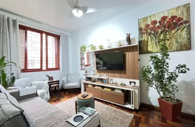 Apartamento 3 dormitorios transformado em 2 dormitórios cidade baixa