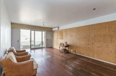 Vende-se ampla cobertura com 3 quartos (1 suíte), 283m² e 2 vagas - petrópolis